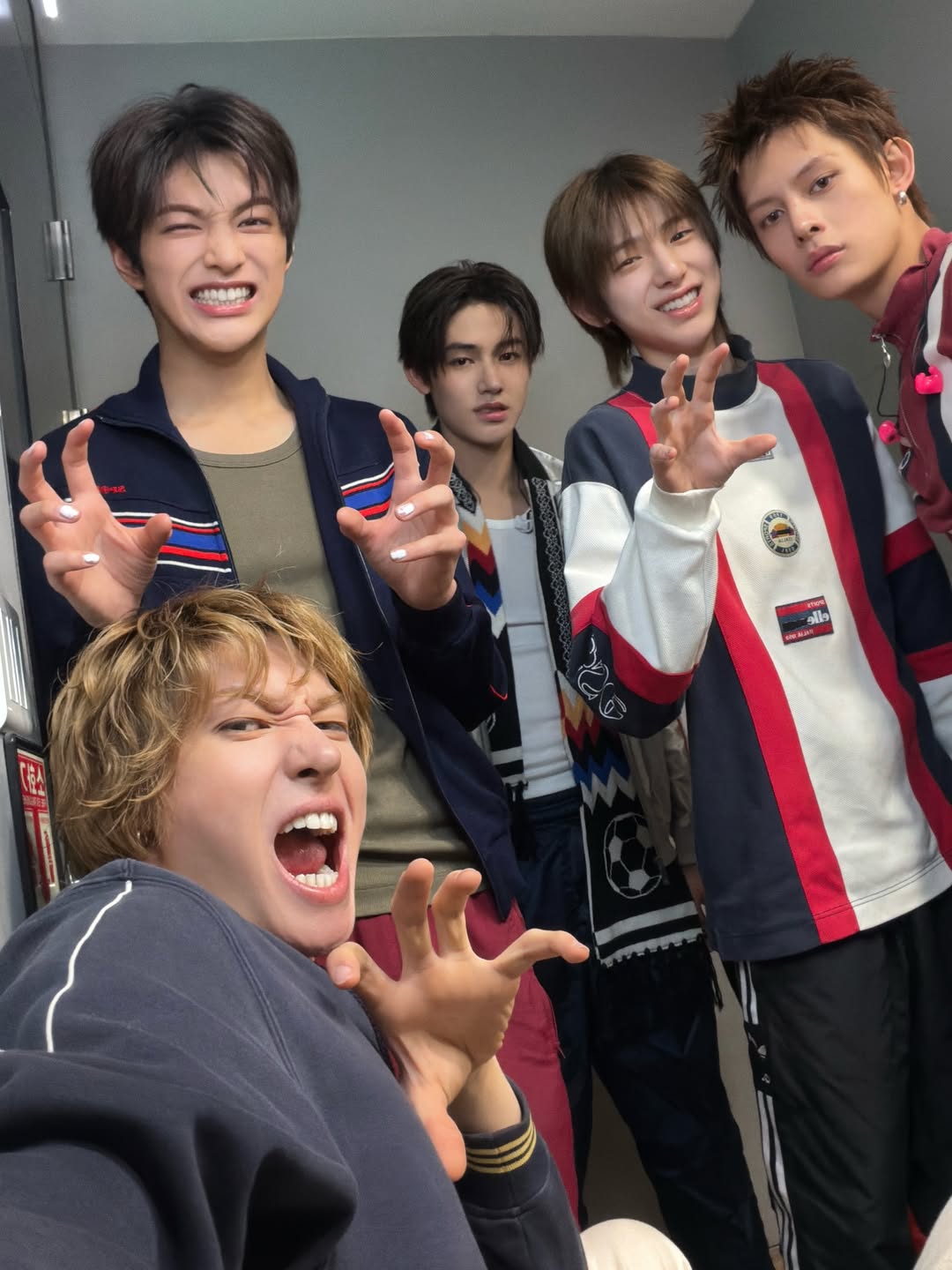 eXYwbG