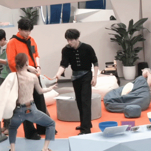 egCvQc.gif