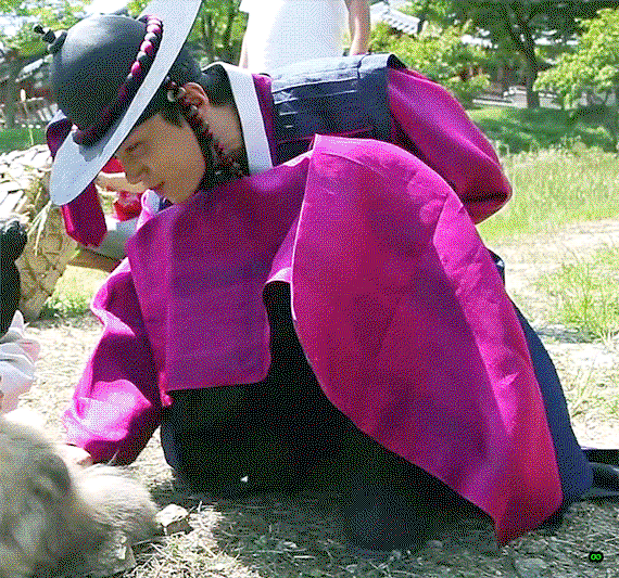 fDYyXJ.gif