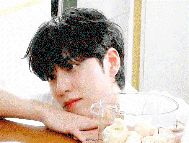 fEiouY.gif