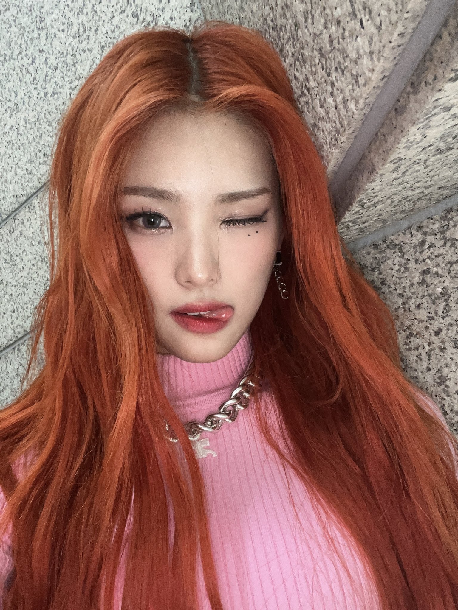 더쿠 - 요새 자기 얼굴에 자신이 없다는 여돌..