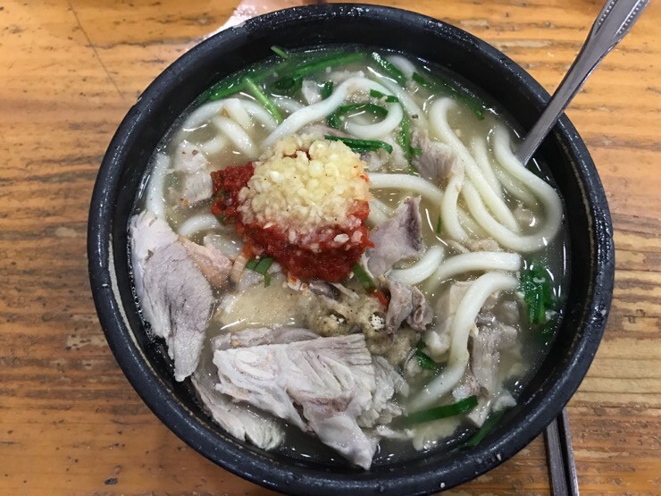 더쿠 - 부산에 있는 신기한 돼지국밥