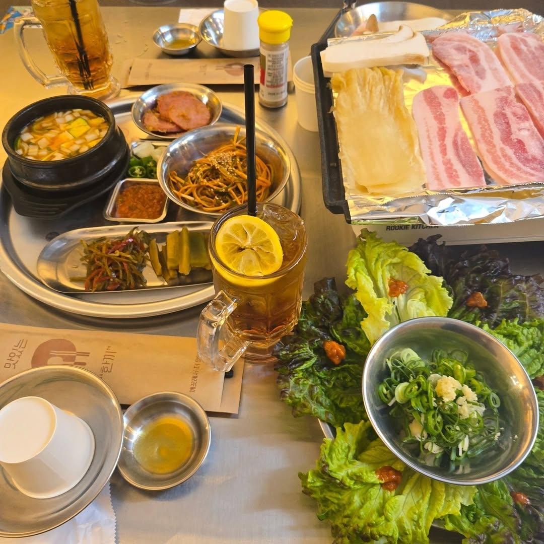 더쿠 - 춘천 냉삼 맛집 찾아간 방탄소년단 뷔