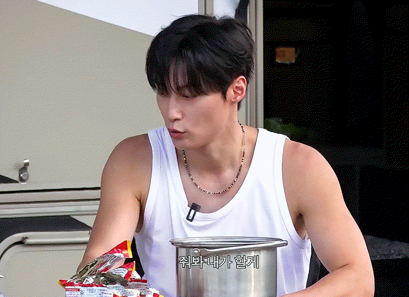 gHmJfH.gif