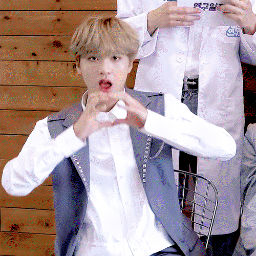 gQxccX.gif