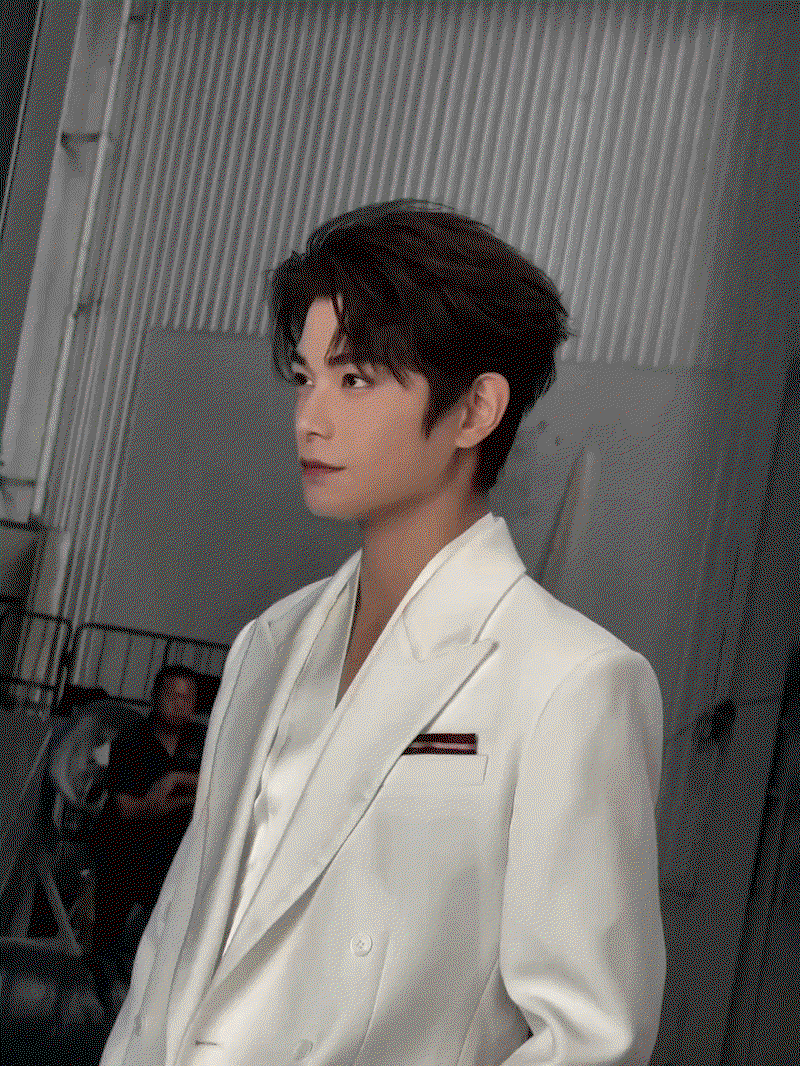 gcWdAY.gif