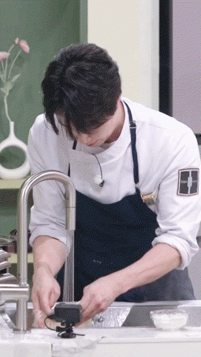 guqSDq.gif