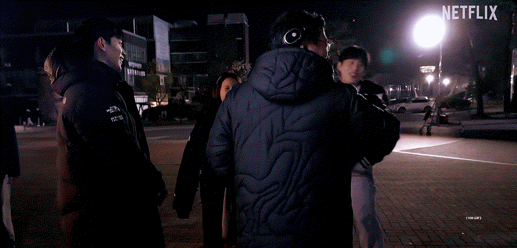 hBUAxK.gif