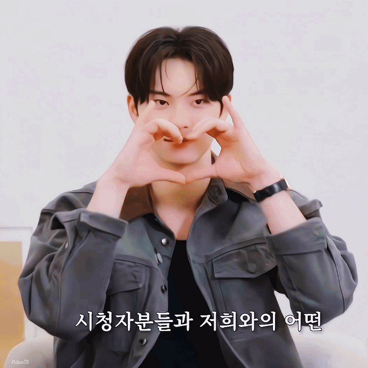 hKwxum.gif