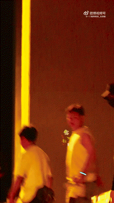 hRZQMz.gif