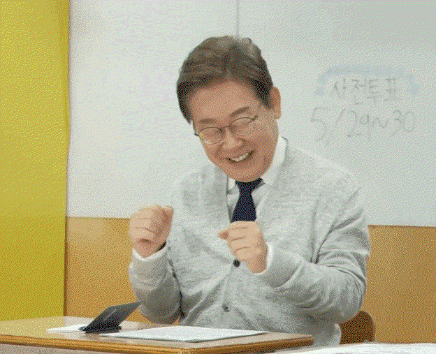 iFJwHz.gif