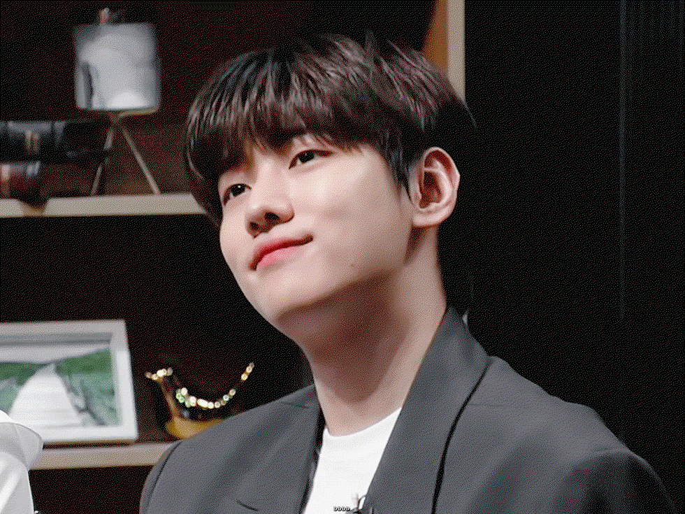 iLaCzM.gif