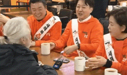 iXjjiR.gif