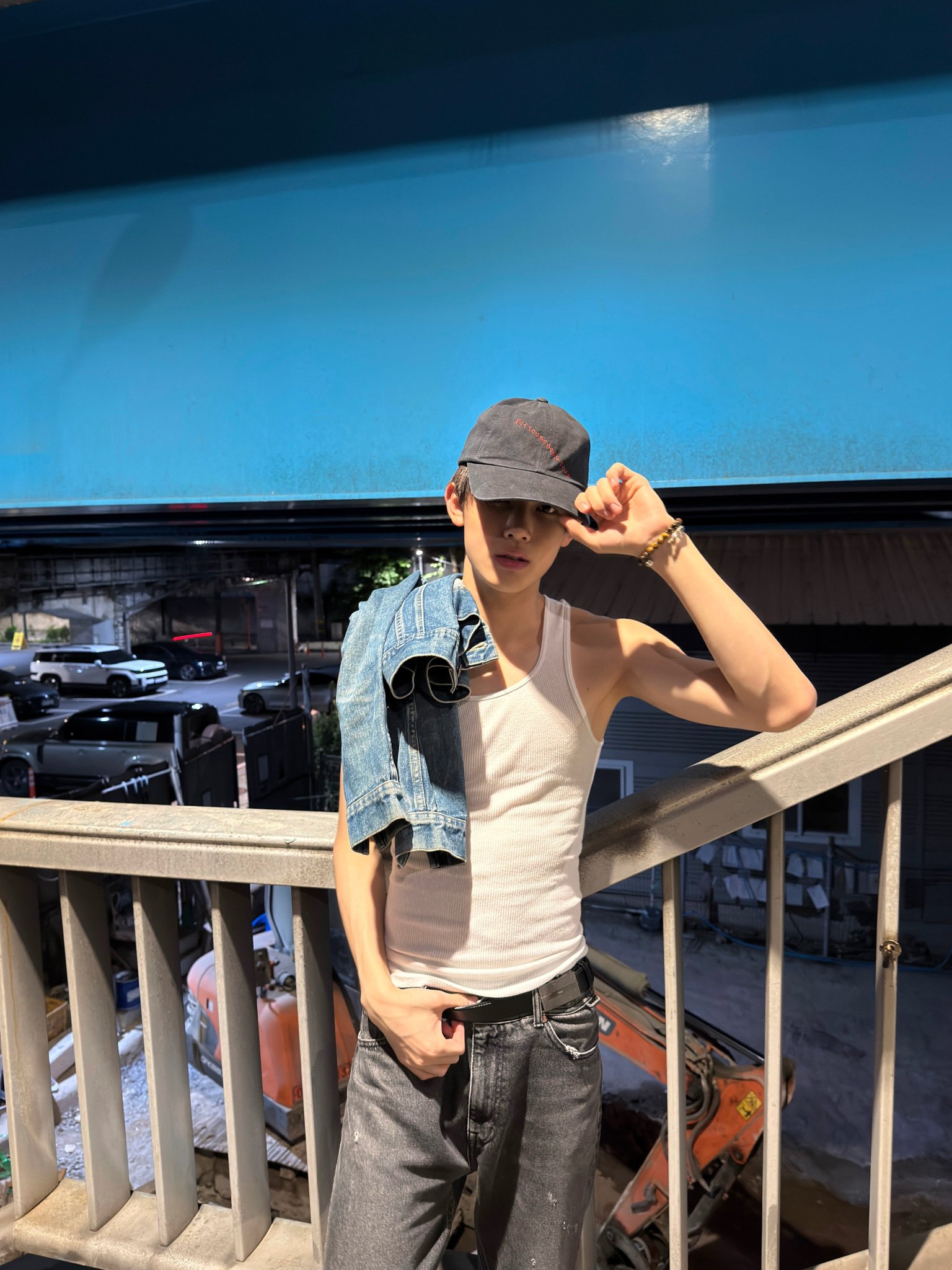 iYNXJF
