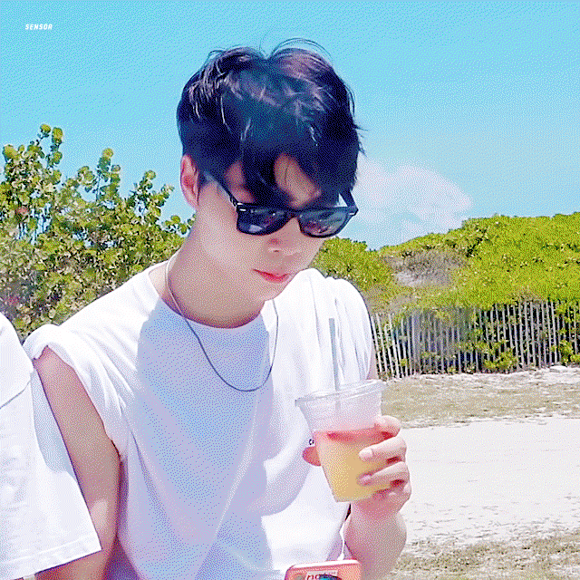 iYPmZj.gif