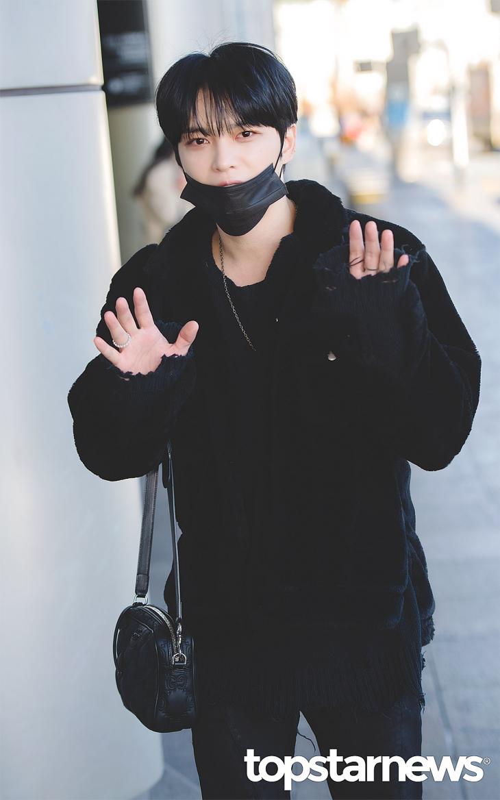 iqywMO