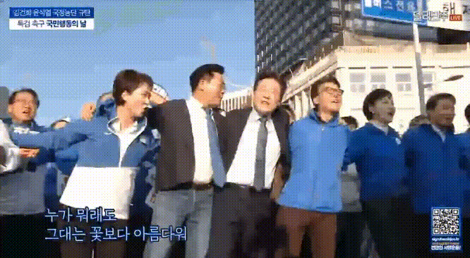 jKxxuG.gif