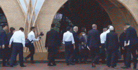 jLbYvL.gif