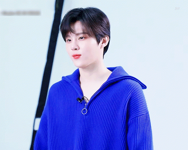 jRkAjY.gif