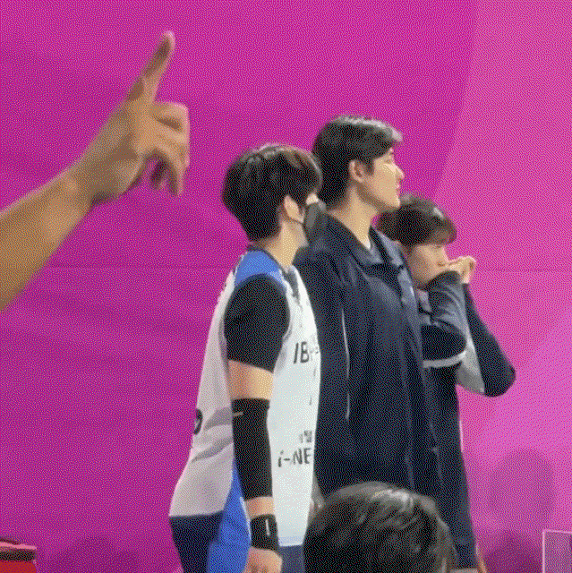 jRzepL.gif