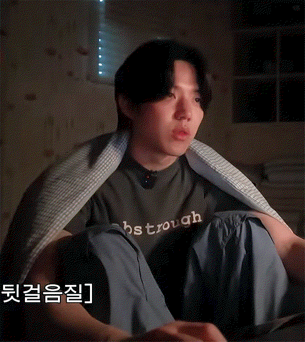 jjAzEn.gif