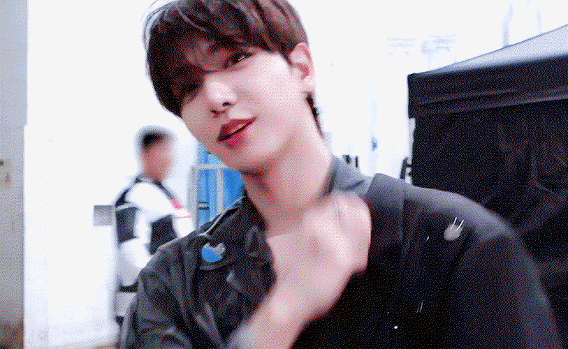 jpUAqY.gif