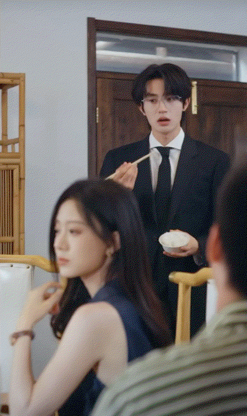 kAEWGz.gif