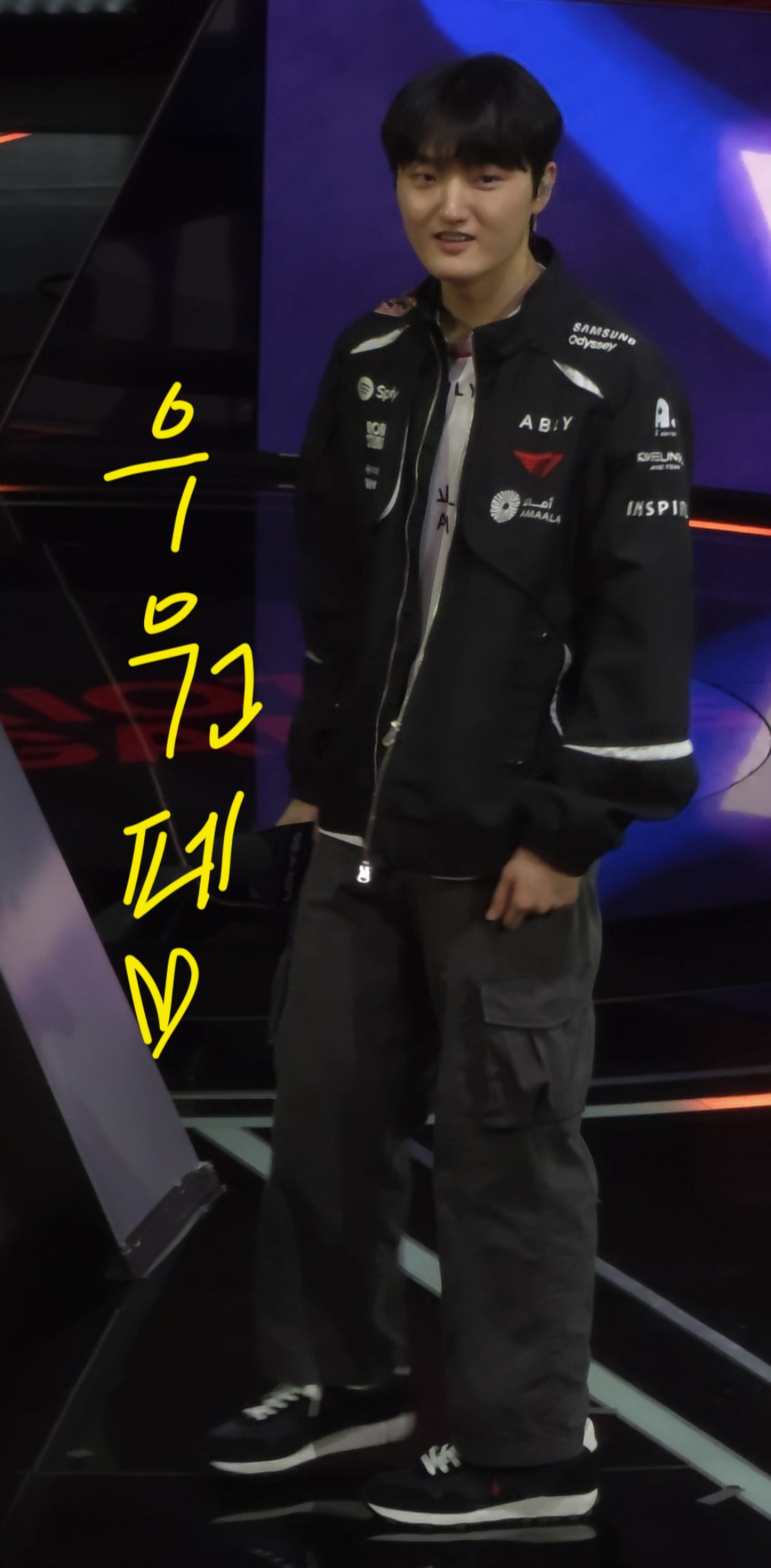 kOmDUf
