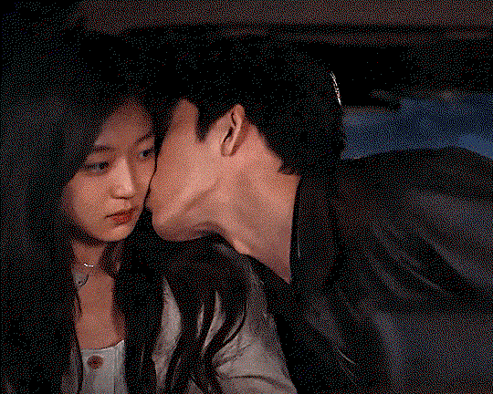 kQWomb.gif