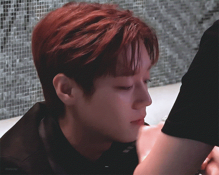 kXjmvq.gif