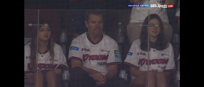 kbvzLN.gif