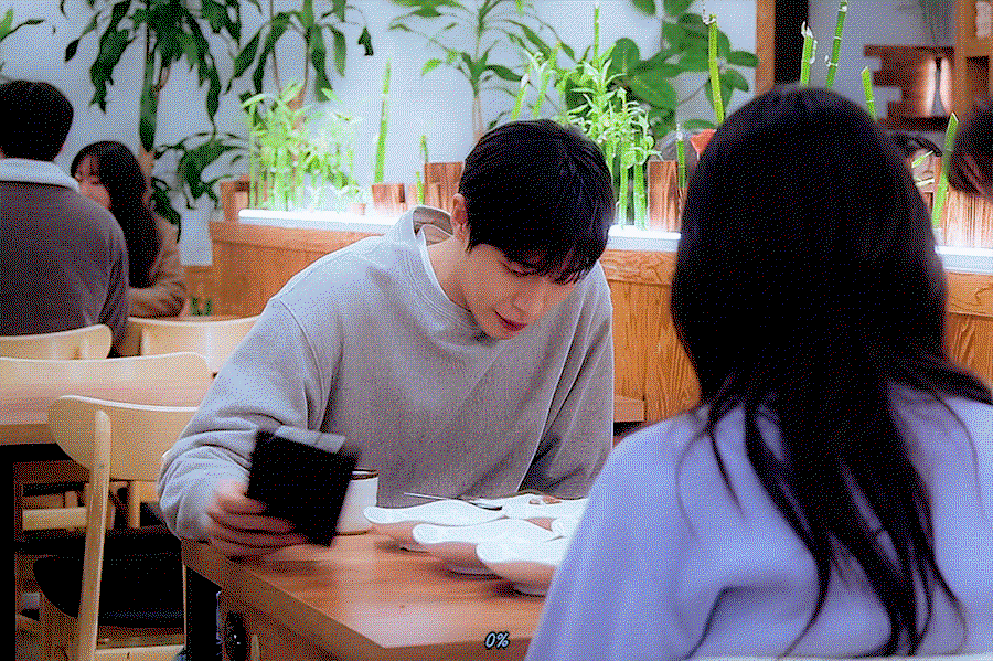 lIUaWn.gif