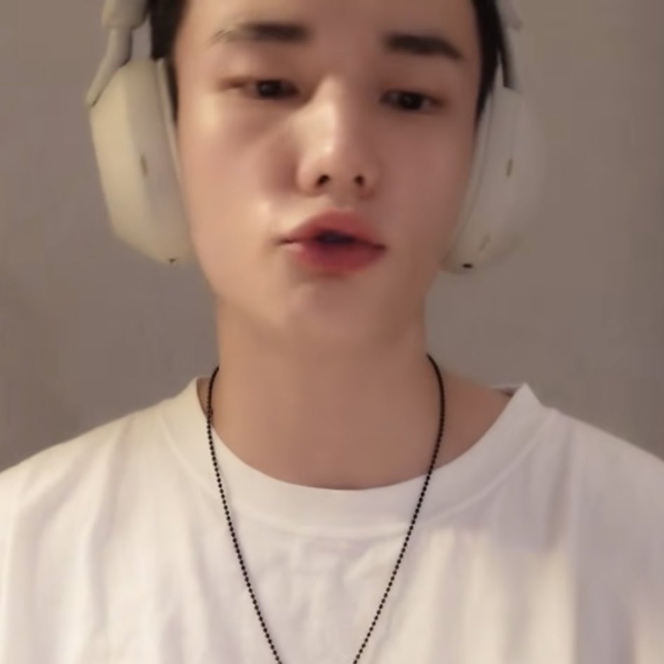 현진이 머리 빨리 기르고 싶은가 부다ㅋㅋㅋㅋㅋㅋㅋㅋㅋㅋㅋㅋ