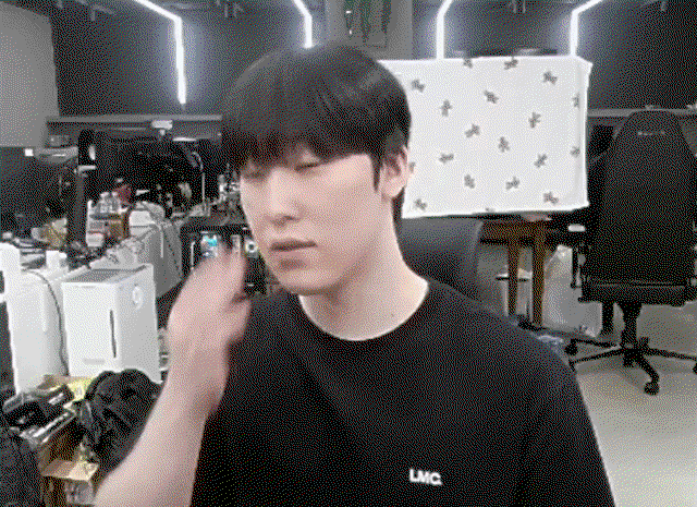 lwFDlH.gif
