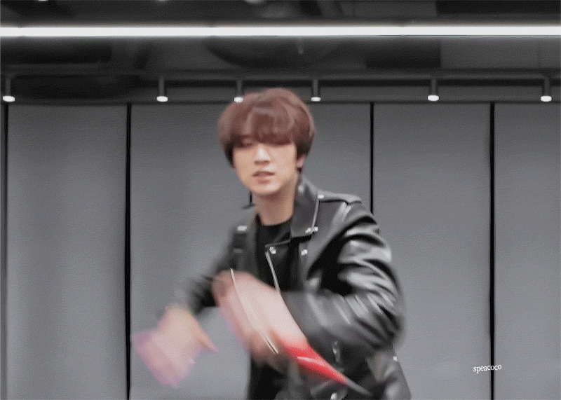 lylDWU.gif