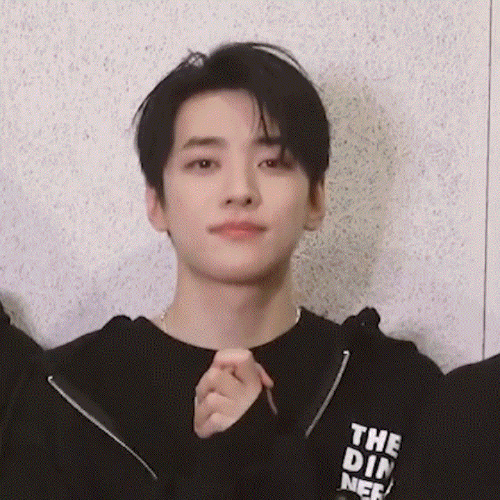 mCeEBg.gif