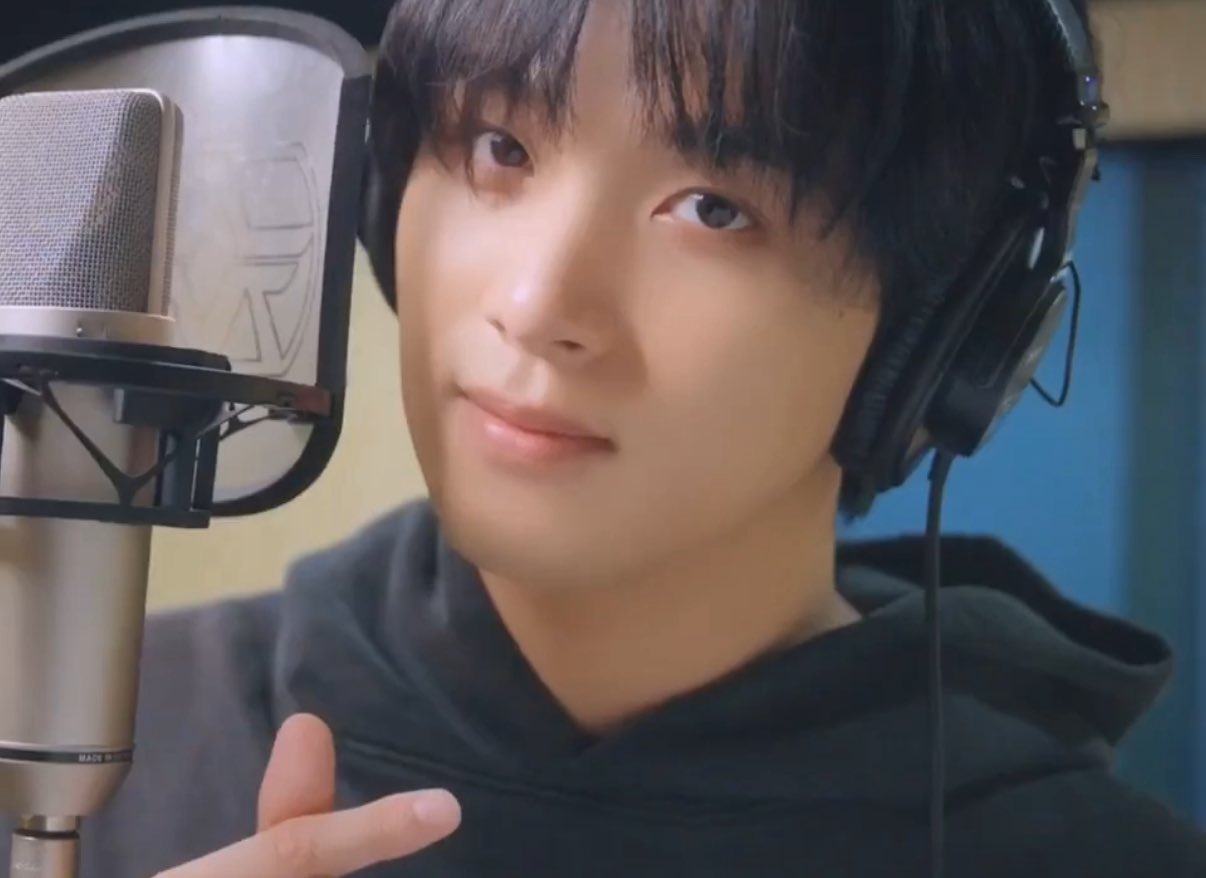 발라드가수에서 바로 아이돌 자아나오는거 정말 귀욥다