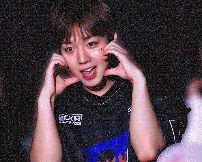 mZjgvC.gif