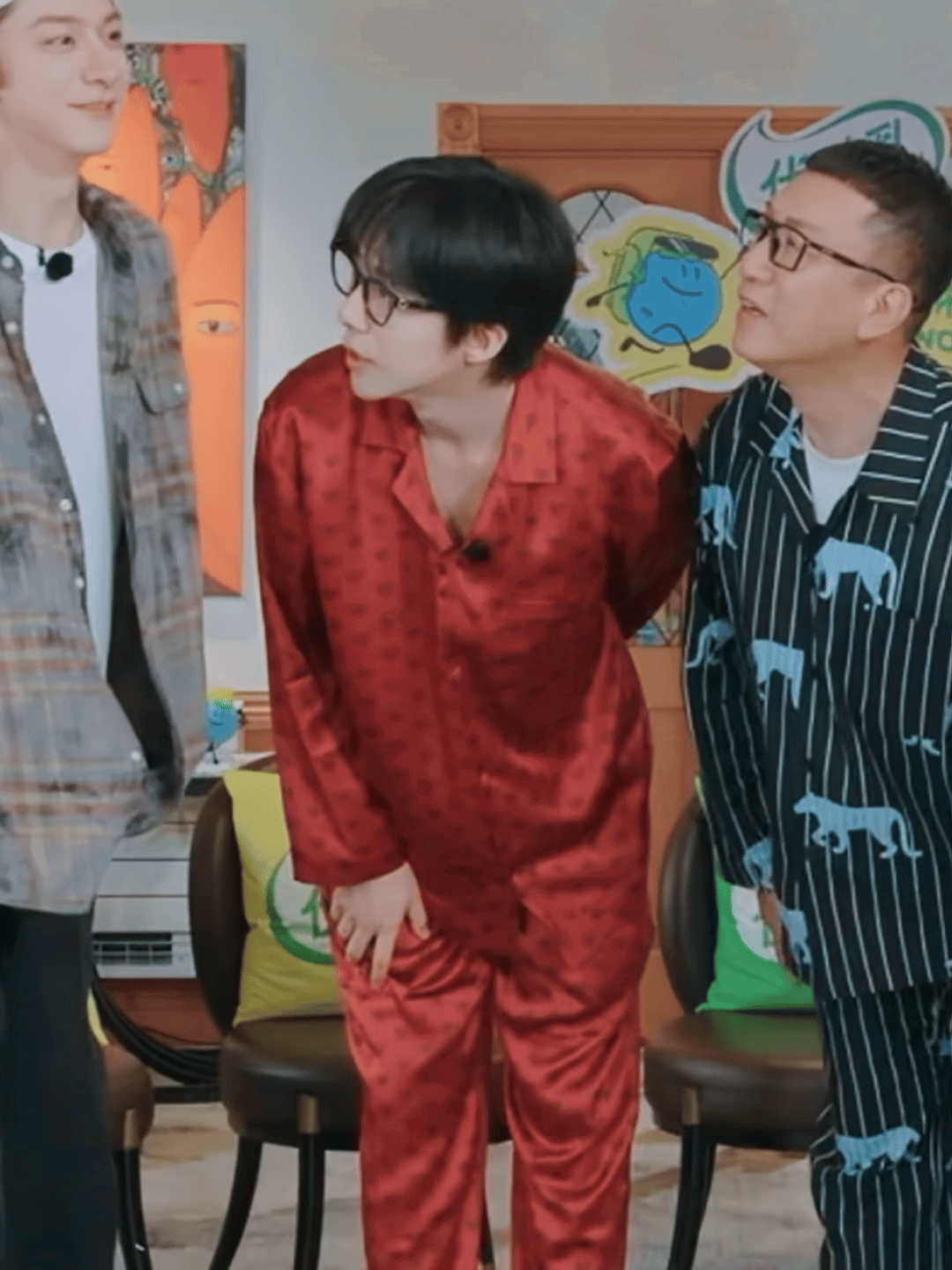 mfNKxv.gif