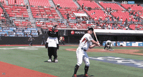 mnKKoE.gif