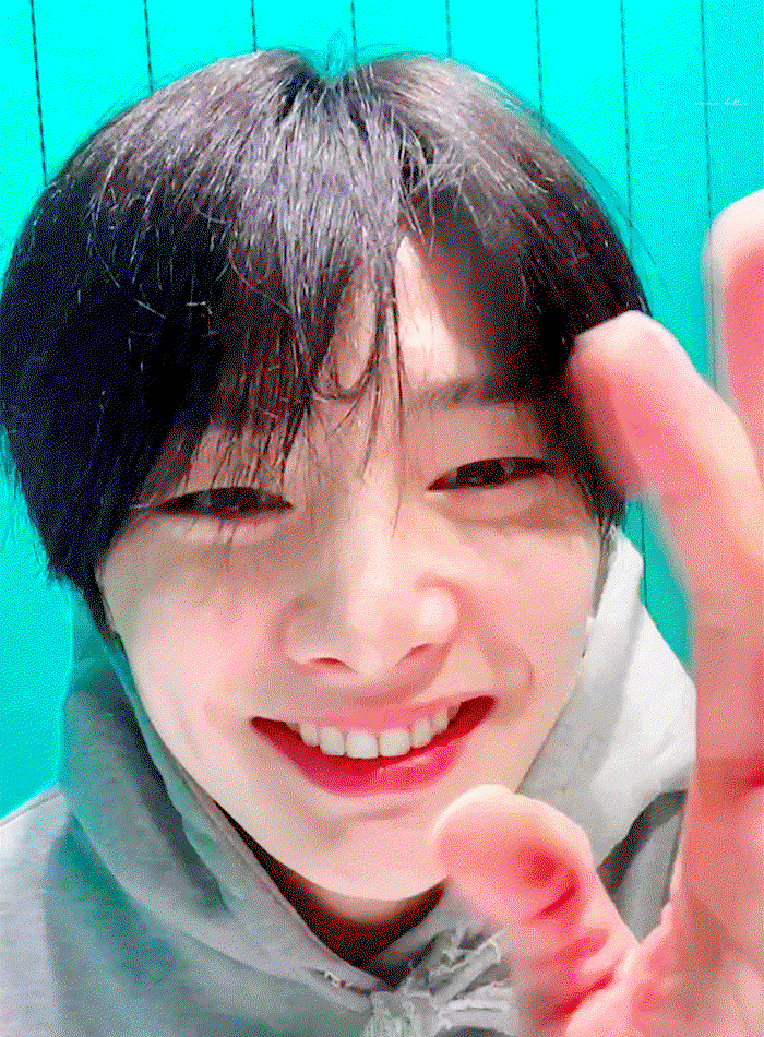 nQyOyK.gif