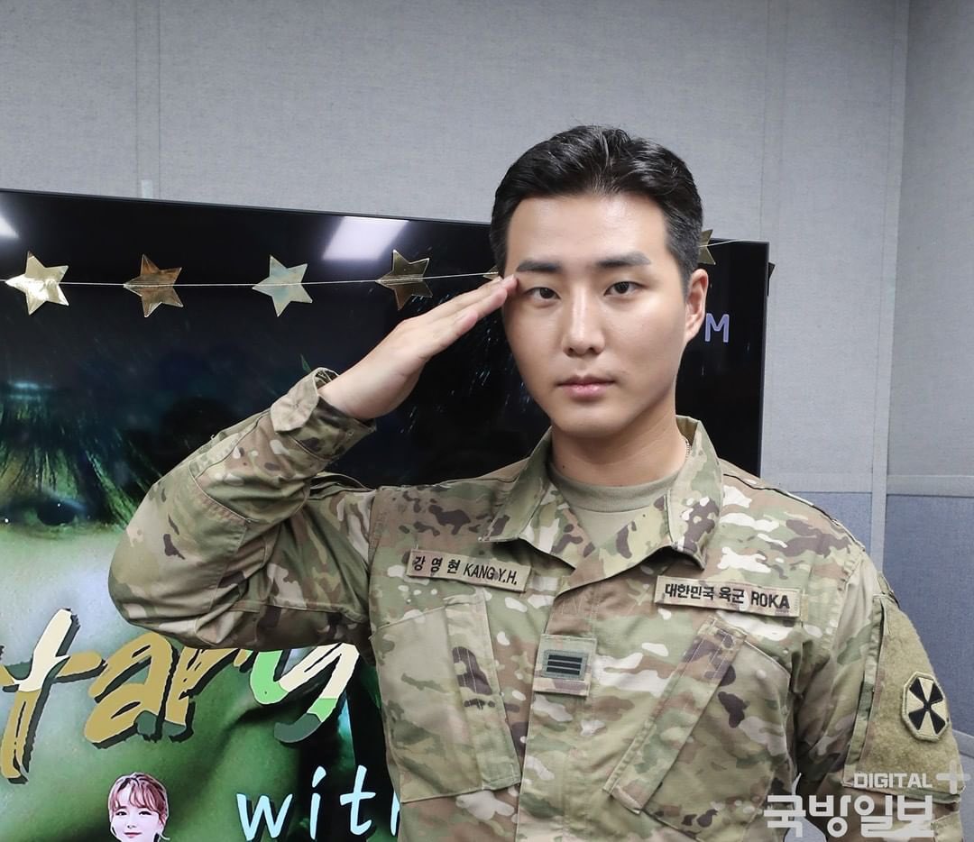 더쿠 - 1년 전 오늘과 체급(?)이 많이 달라진 것 같은 데이식스 영케이