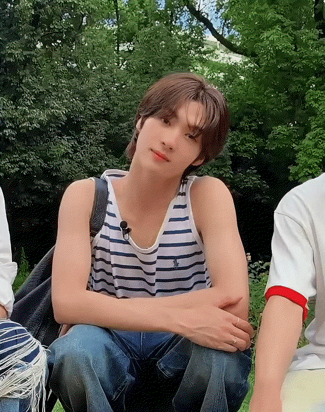 nwSYHV.gif
