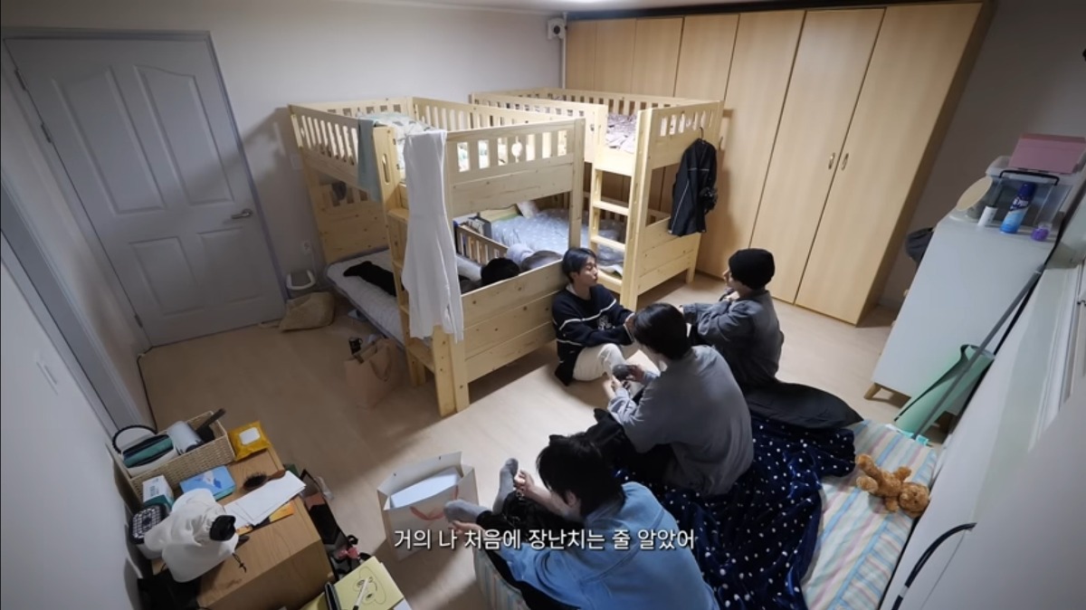승관이네 방 이층침대