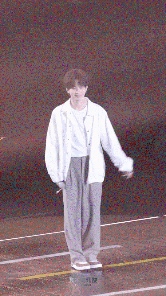 qHSjXp.gif