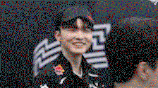qPCzEh.gif