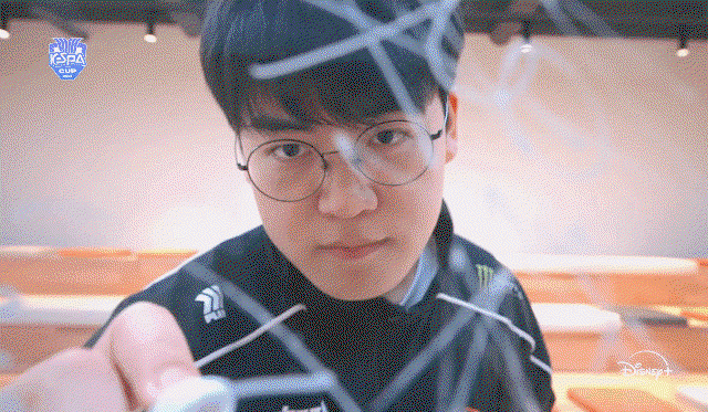 qZkmkK.gif