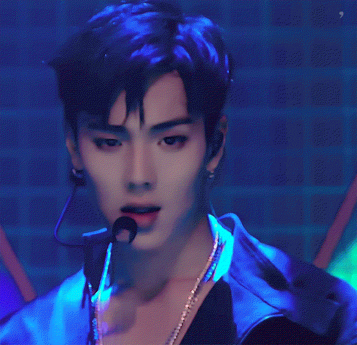 qmiAXN.gif