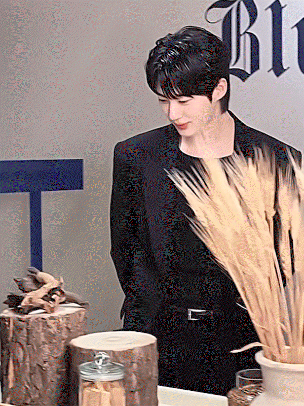 qwbDhd.gif