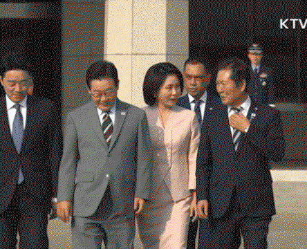 qzMVpU.gif